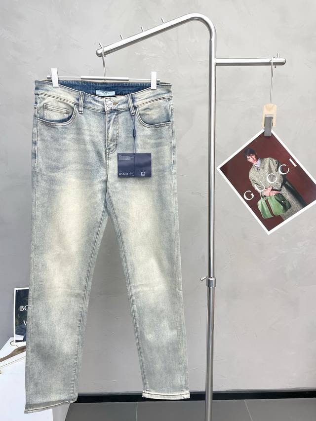 Prada's latest casual jeans, a high-end version that they're going all out to r