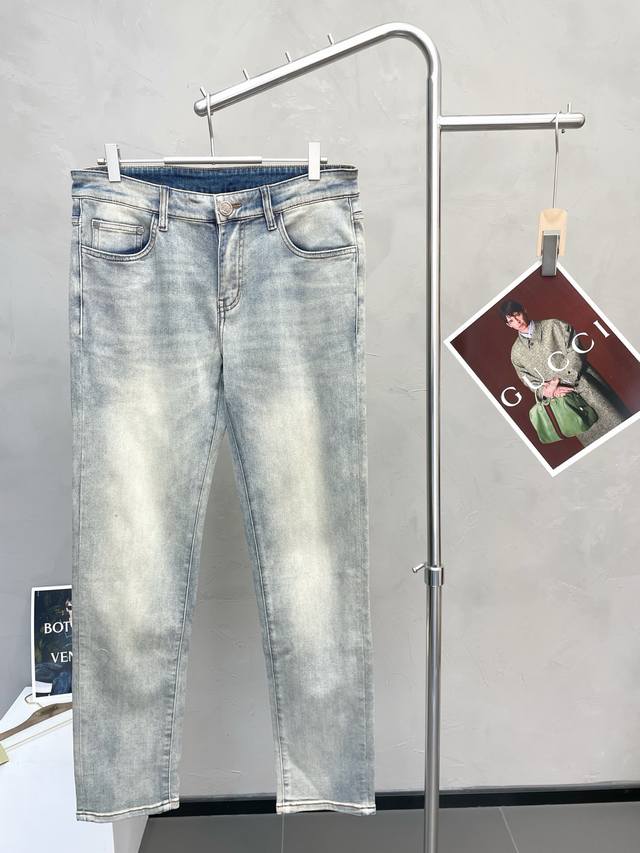 Dolce & Gabbana's latest casual jeans, a high-end version made with breathable a