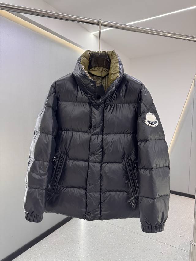 Moncler Lipsi Down Jacket. Color-blocked design. Super full filling. The Lipsi m