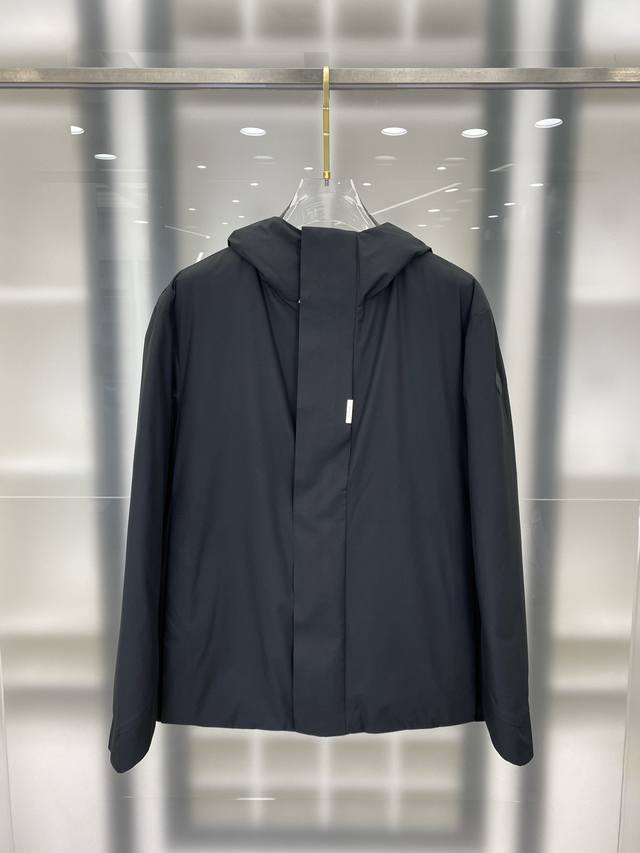 2025 Moncler Winter New Fusain Short Down Jacket. Inspired by the thrill of moto