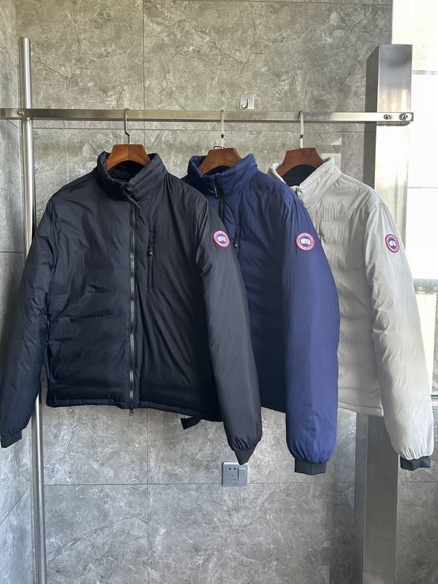 High-version E5079 Lodge down hoodie is windproof and warm. Its compact size aft