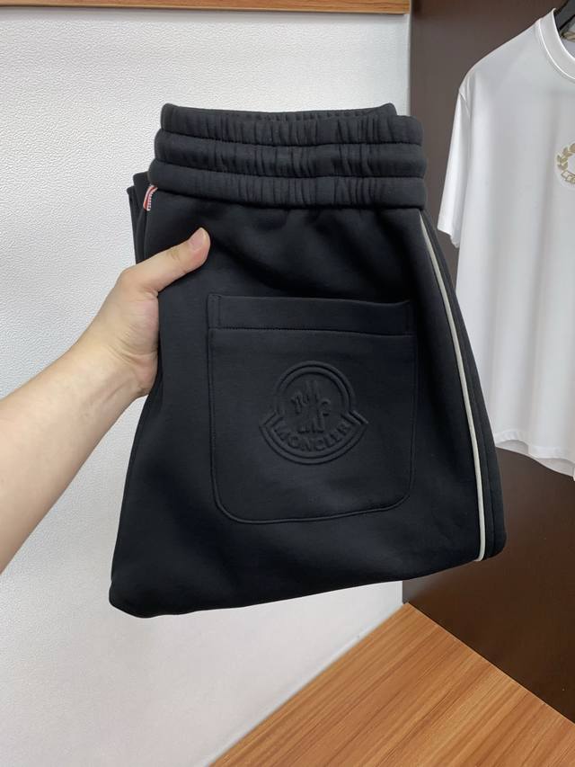 Moncler 2025 Autumn/Winter Newest Casual Pants. Clean and crisp cut, full of ur