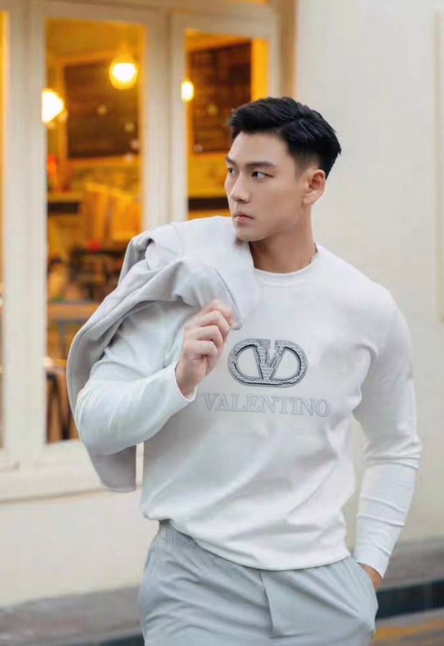 Valentin*O New Modal Long-Sleeve T-Shirt. A basic style recommended. Features a