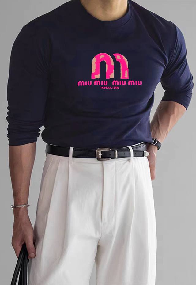 Miu Miu*2025S New Modal Long-Sleeve T-Shirt. Featuring a striking pink logo, sim