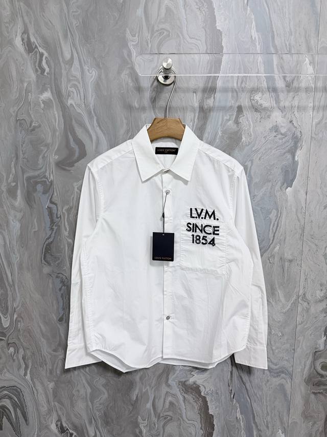 This new Louis Vuitton 25 crisp shirt, tailored from cotton poplin, is further