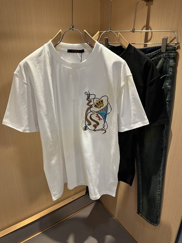 Louis Vuitt's Spring/Summer 2026 collection is now available! This incredibly s