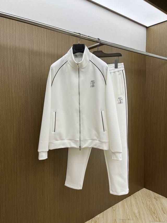 Autumn/Winter Set, Newest Style, Sizes M-XXL . Latest and Top-Tier Classic Yel