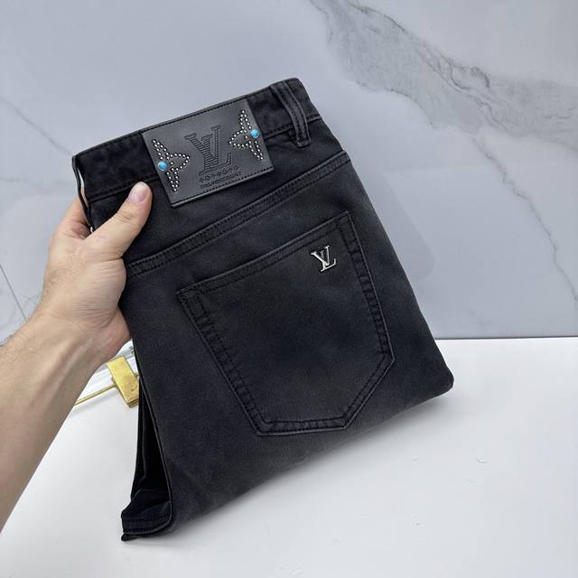 The Louis Vuitton menswear collection is an irreplaceable presence in the fashi