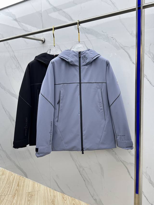 Moncler 2025 Autumn/Winter New Fashionable Casual Hooded Down Jacket. A classic