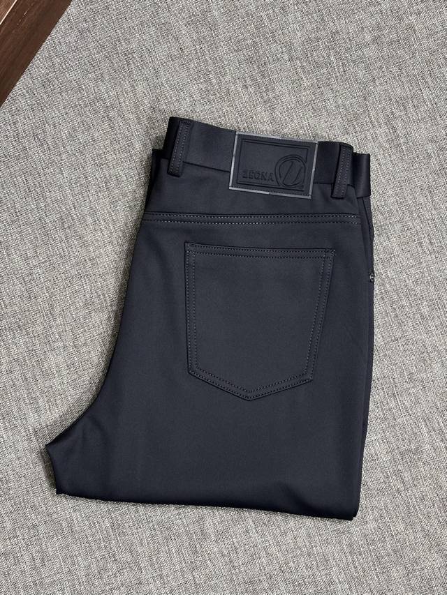 Available simultaneously on the official website and in stores. A top-quality o