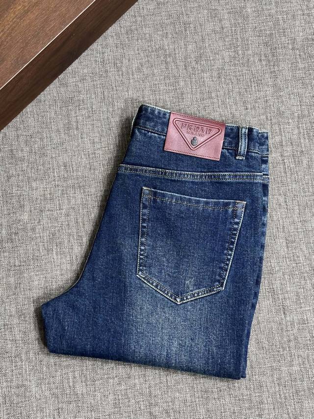 Available simultaneously on the official website and in stores. A top-quality o