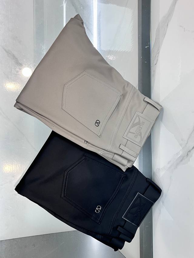 Valentino high-end custom-made, 2025 Autumn/Winter latest casual trousers with f