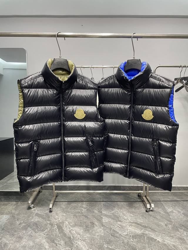 Moc25Fw Autumn/Winter New Arrival: Black Patent Nylon Zipper Down Vest, Felt Emb