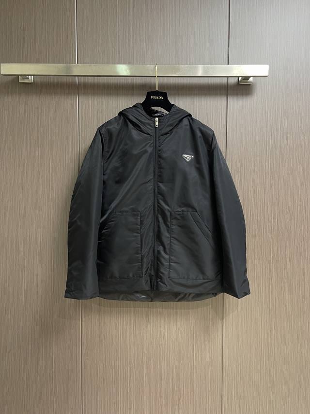 Prada 2025 Autumn/Winter New Triangle Logo Hooded Down Jacket. The inner fillin