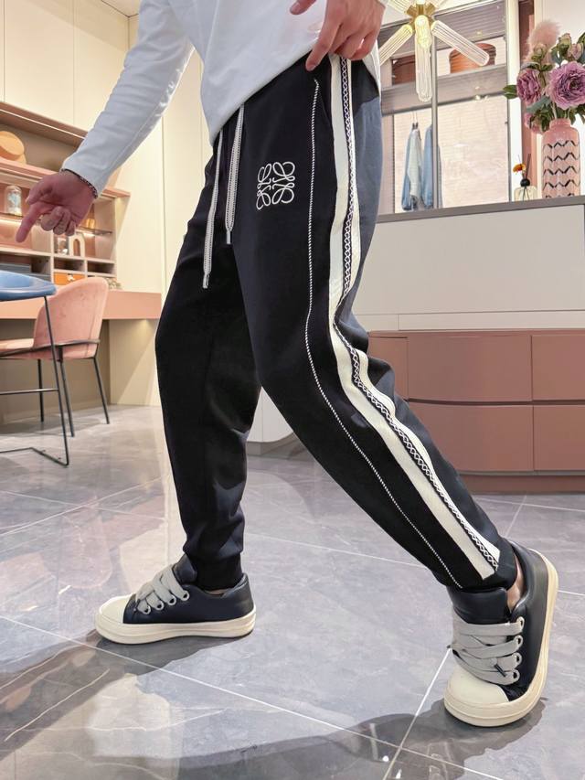 Loewe's top-tier 2025 Fall/Winter new casual trousers! Available simultaneously
