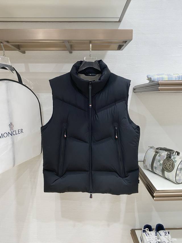 Moncler Goose Down Vest 25 Autumn/Winter New Arrival, Moncler Grano series, focu