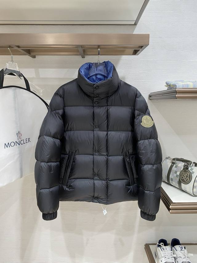 Premium Down Moncler Dervox Short Men's Down Jacket. This Dervox men's short dow