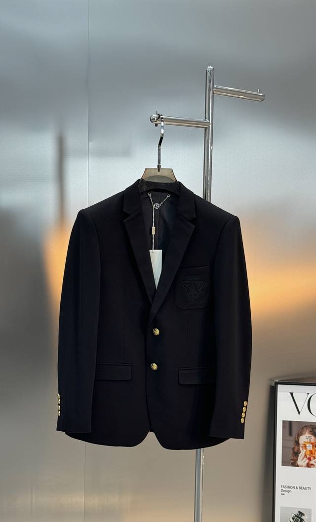Gucci embroidered black classic suit, made in Italy. High-quality four-way stret