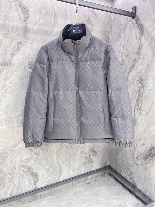 Hot-selling down jacket, reversible with detachable sleeves. Gucci 2025 new dow