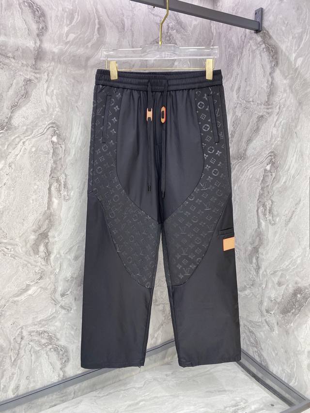 Louis Vuitton 2025 Autumn/Winter New Casual Pants. A unique and fashionable desi