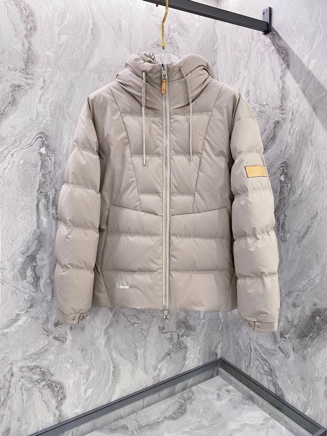 Louis Vuitton Fall/Winter 2025 New Down Jacket. Featuring an embossed LV logo mo