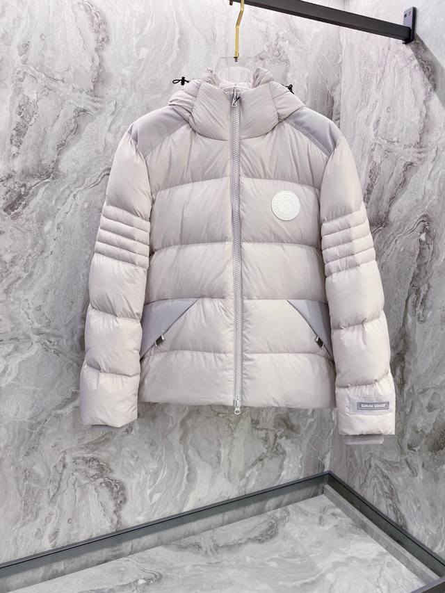Canada Goose Fw2025 New Down Jacket. Hooded design, unisex, and stylish. Made wi