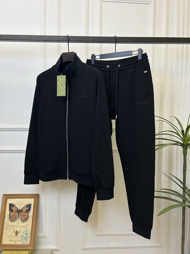 New Gucci suit and jacket (p), sweatpants (p260). Autumn/Winter new Gucci warm