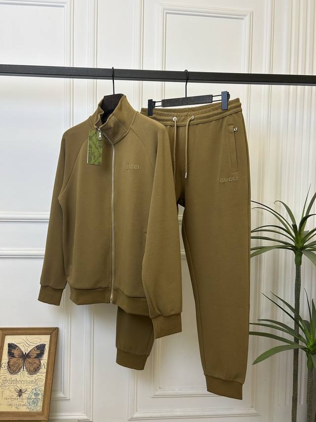 New Gucci suit and jacket (p), sweatpants (p260). Autumn/Winter new Gucci warm