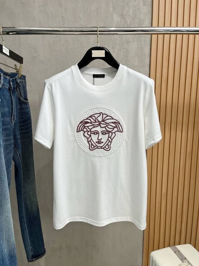 Versace 2026 Spring/Summer New Arrival Crew Neck Short-Sleeve T-Shirt with Lette