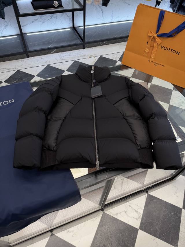 Louis Vuitton Lv2025 New Heavy-Duty Irregular Cut Mecha-Style Monogram Stand Col