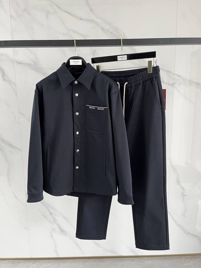 A complete Gucci luxury suit, 2025 Fall/Winter new style, runway look, custom-ma