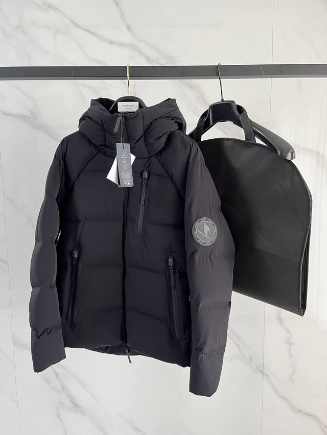 Price adjusted p Includes packaging and dust bag. Diro Alliance Premium Down Bl