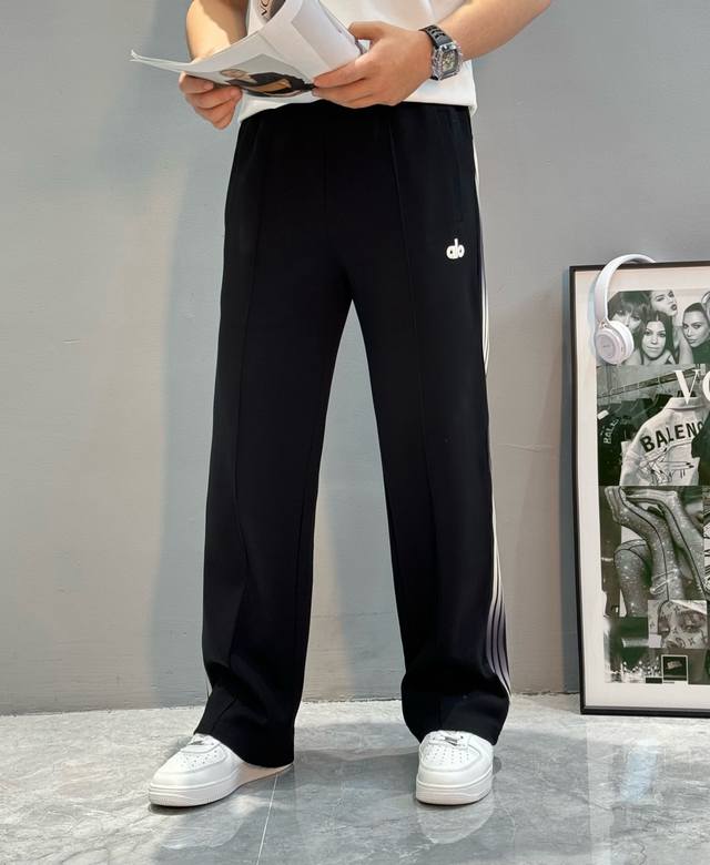 Alo's new trendy clover-patterned woven-stripe casual pants, featuring classic t