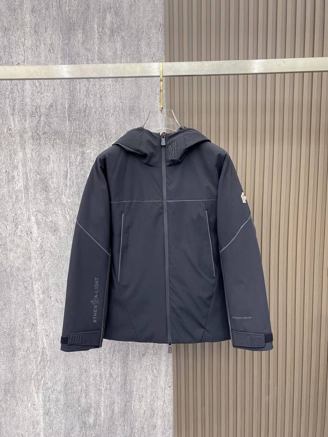 Moncler 2025 Newest Fashion Designer Down Jacket. Every detail showcases exquisi