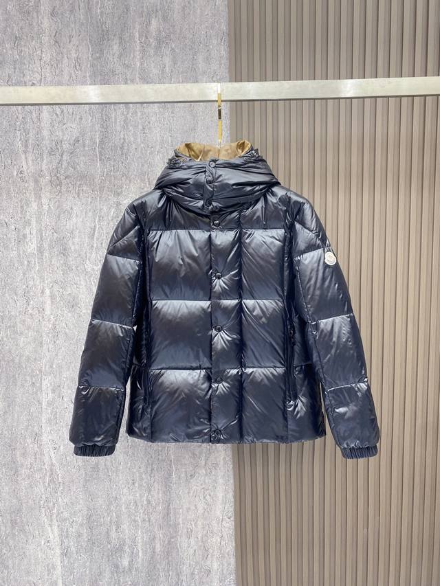 Moncler Premium Down Jacket, Celebrity Style, Black and Gold Parana Hooded Short
