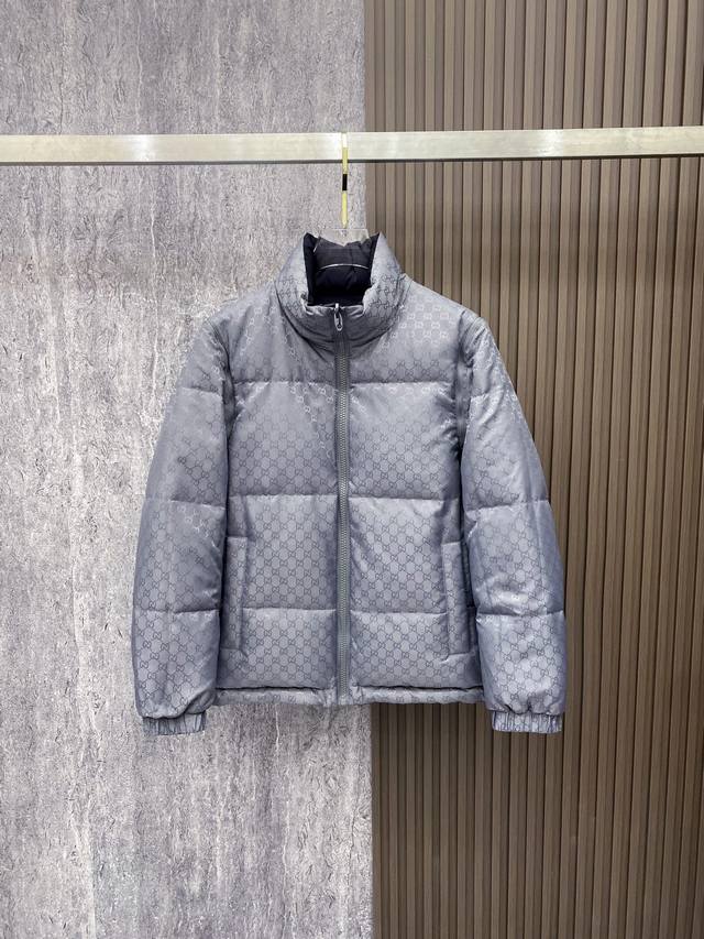 Hot-selling down jacket, reversible with detachable sleeves. Gucci 2025 new dow