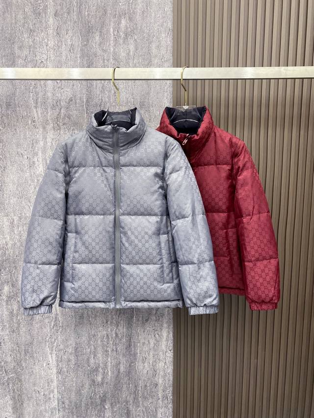 Hot-selling down jacket, reversible with detachable sleeves. Gucci 2025 new dow