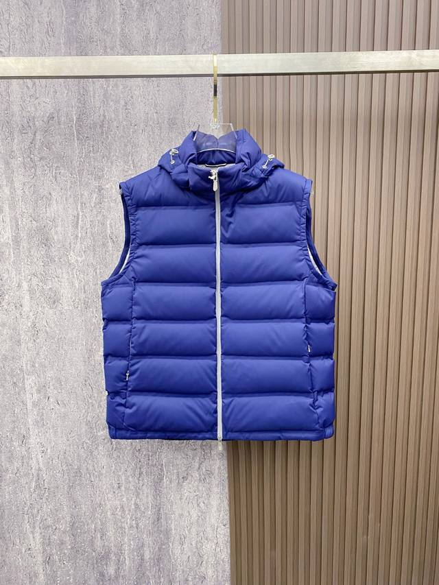 25 Autumn/Winter New Arrival: Bc's new down vest is now available. The hood is f