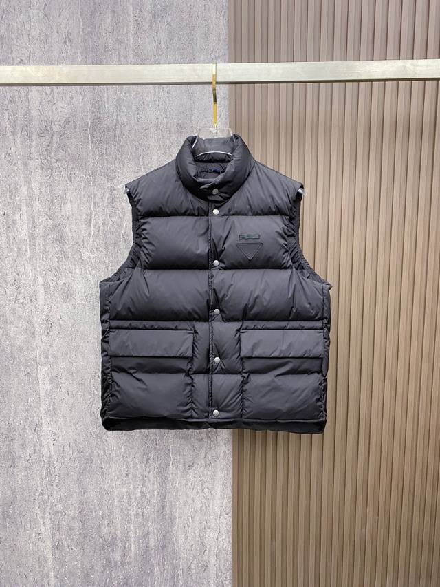 Prada 2025 Fall/Winter New Product Launch, Newest Workwear Down Vest Available