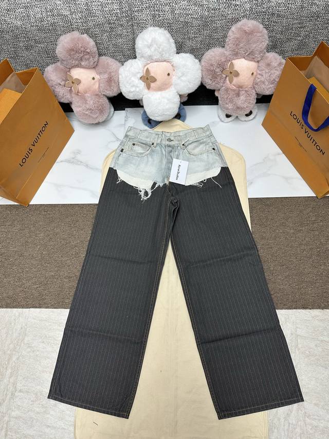 Ac These new 25-size jeans feature a patchwork striped design, are made of soft