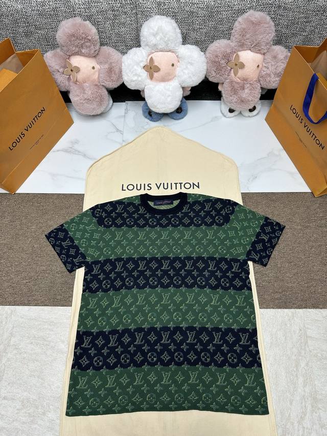 Louis 25 New Monogram Short-Sleeve Crew Neck Shirt. This short-sleeve crew neck