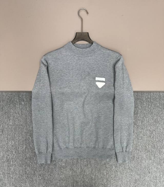 Prada 2025 New High-Neck Sweater with Logo Design on the Chest! Rarely availabl