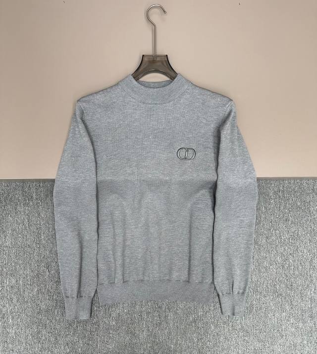 Dior 2025 New High-Neck Sweater, featuring a logo design on the chest! Rarely av