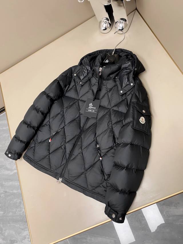 Detailed Look: The design features an all-over diamond pattern, outlined with qu