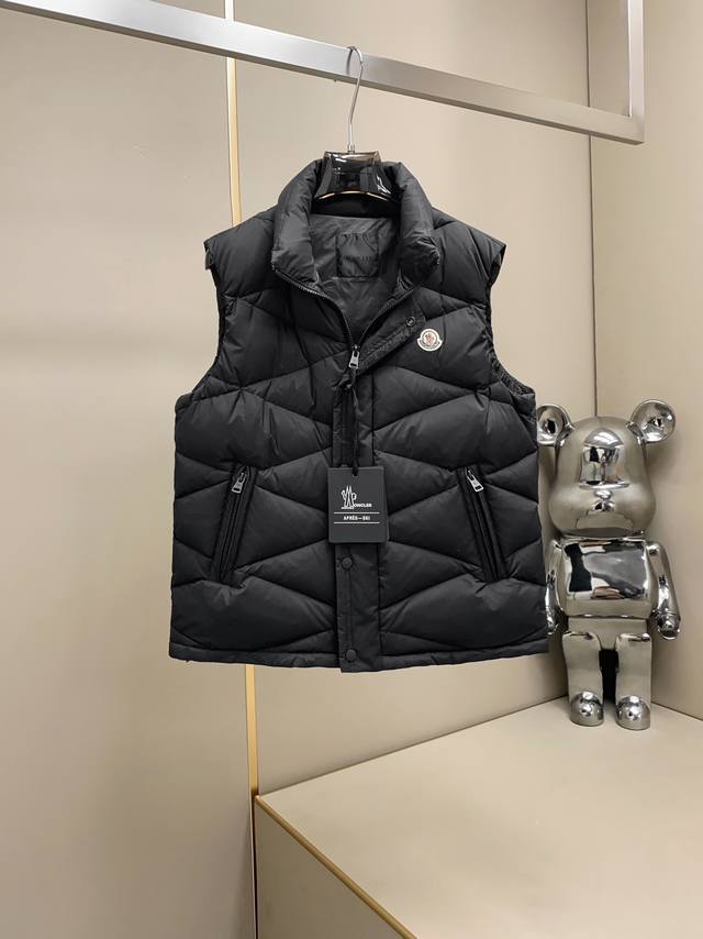 Autumn/Winter Mon*Ler Stand Collar Grid Down Vest. This classic down vest once a