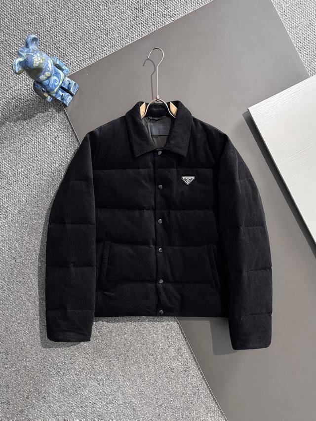 High-quality Prada 25Fw (Note the details) This Prada 25Fw jacket features a ge