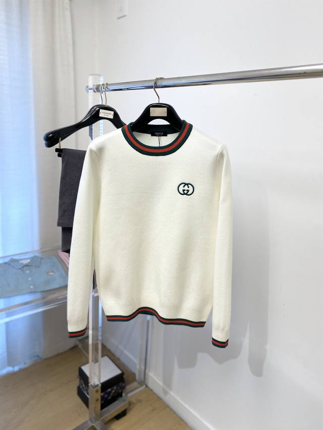 Gucci 2025 New Arrival Wool Sweater. This sweater boasts a delicate and soft fe