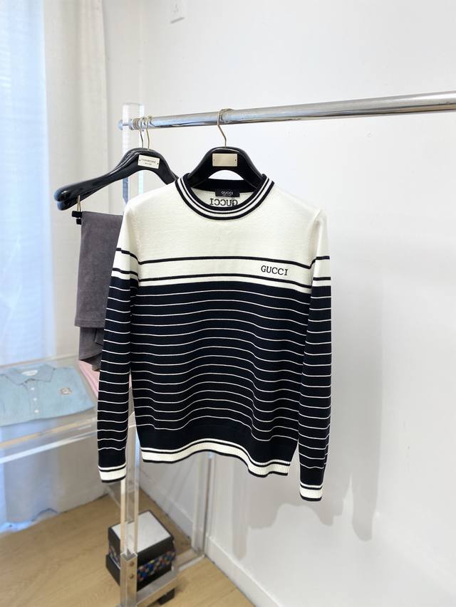 Gucci 2025 New Arrival Wool Sweater. This sweater boasts a delicate and soft fe