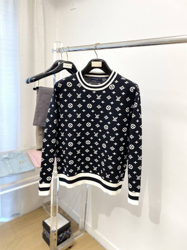Louis Vuitton 2025 New Wool Sweater. This sweater boasts a delicate and soft fe