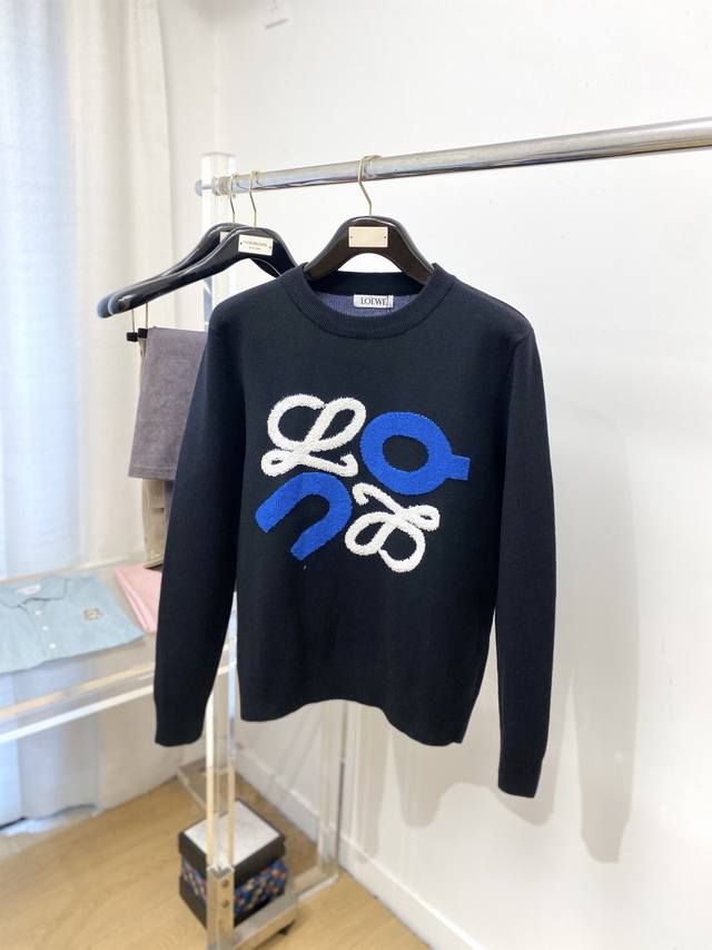Loewe, 2025 New Arrival Wool Sweater. This sweater boasts a delicate and soft f